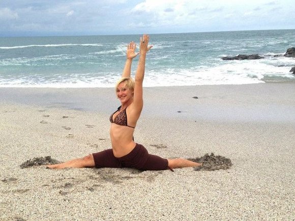 costa rica beach yoga